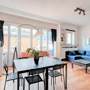 Cozy On Location In Apartment Antwerpen
